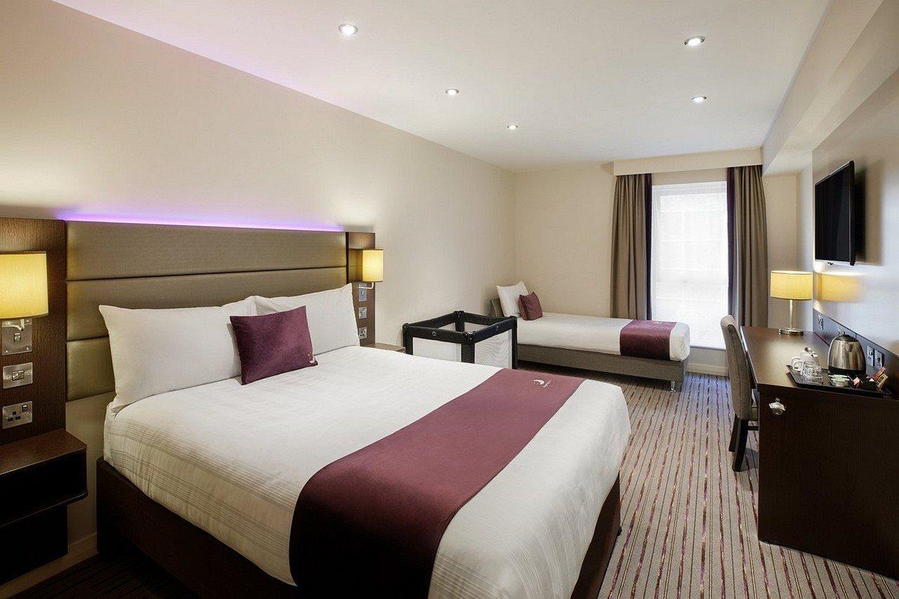 Premier Inn London Gatwick Airport East 크롤리 외부 사진