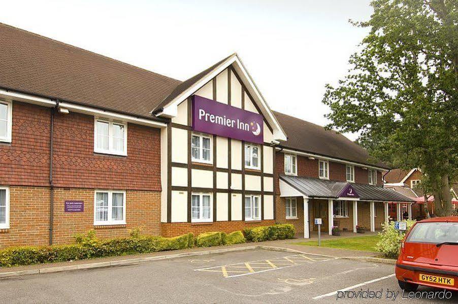 Premier Inn London Gatwick Airport East 크롤리 외부 사진