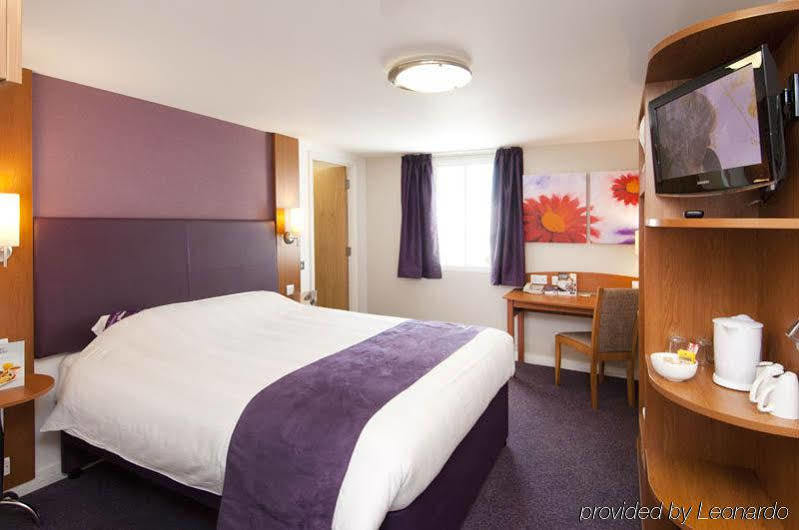 Premier Inn London Gatwick Airport East 크롤리 외부 사진