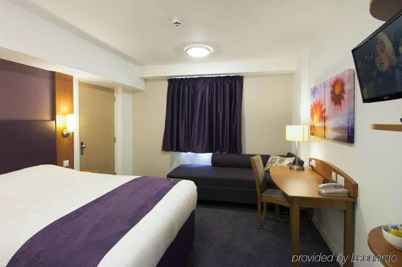 Premier Inn London Gatwick Airport East 크롤리 외부 사진